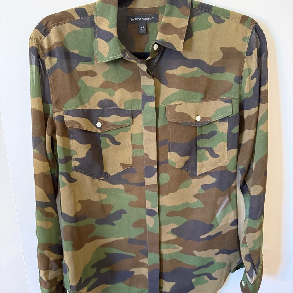 Banana Republic Women’s Camouflage Button Down Shirt